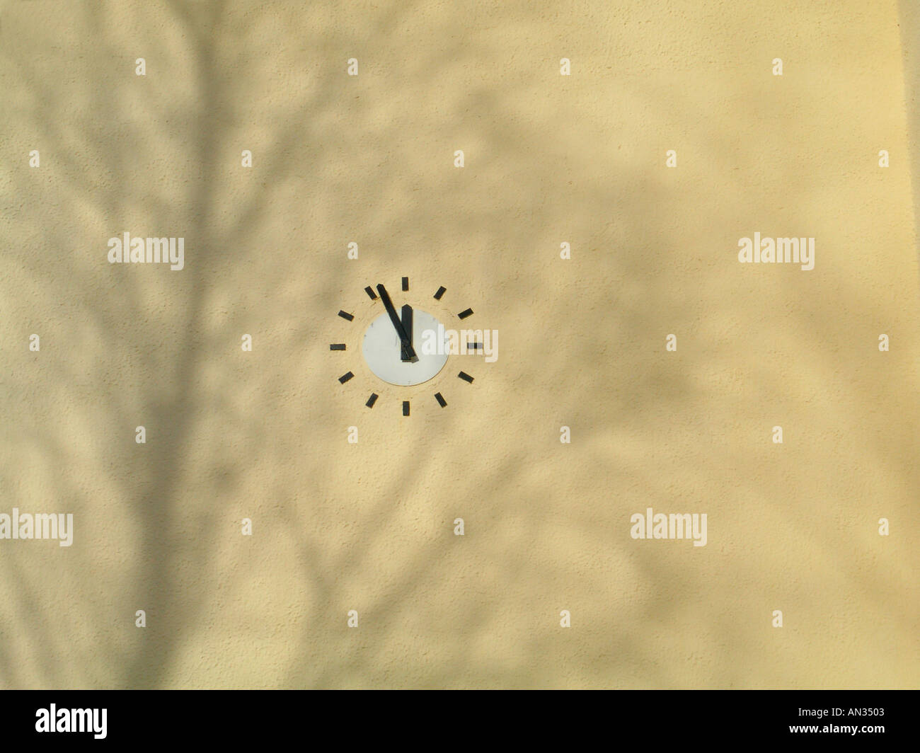 Outdoor wall clock hi-res stock photography and images - Alamy