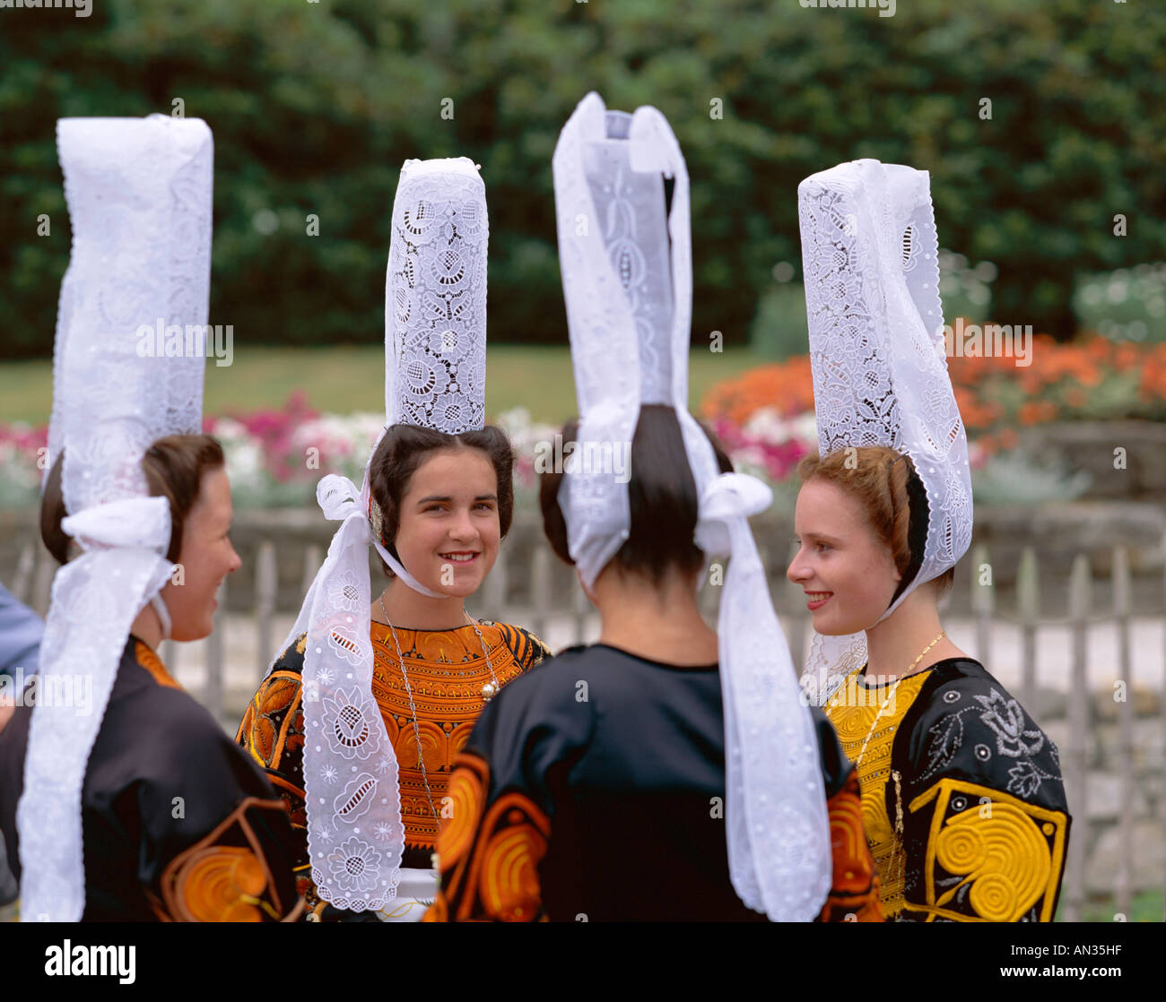 Traditional breton costumes hi-res stock photography and images - Alamy