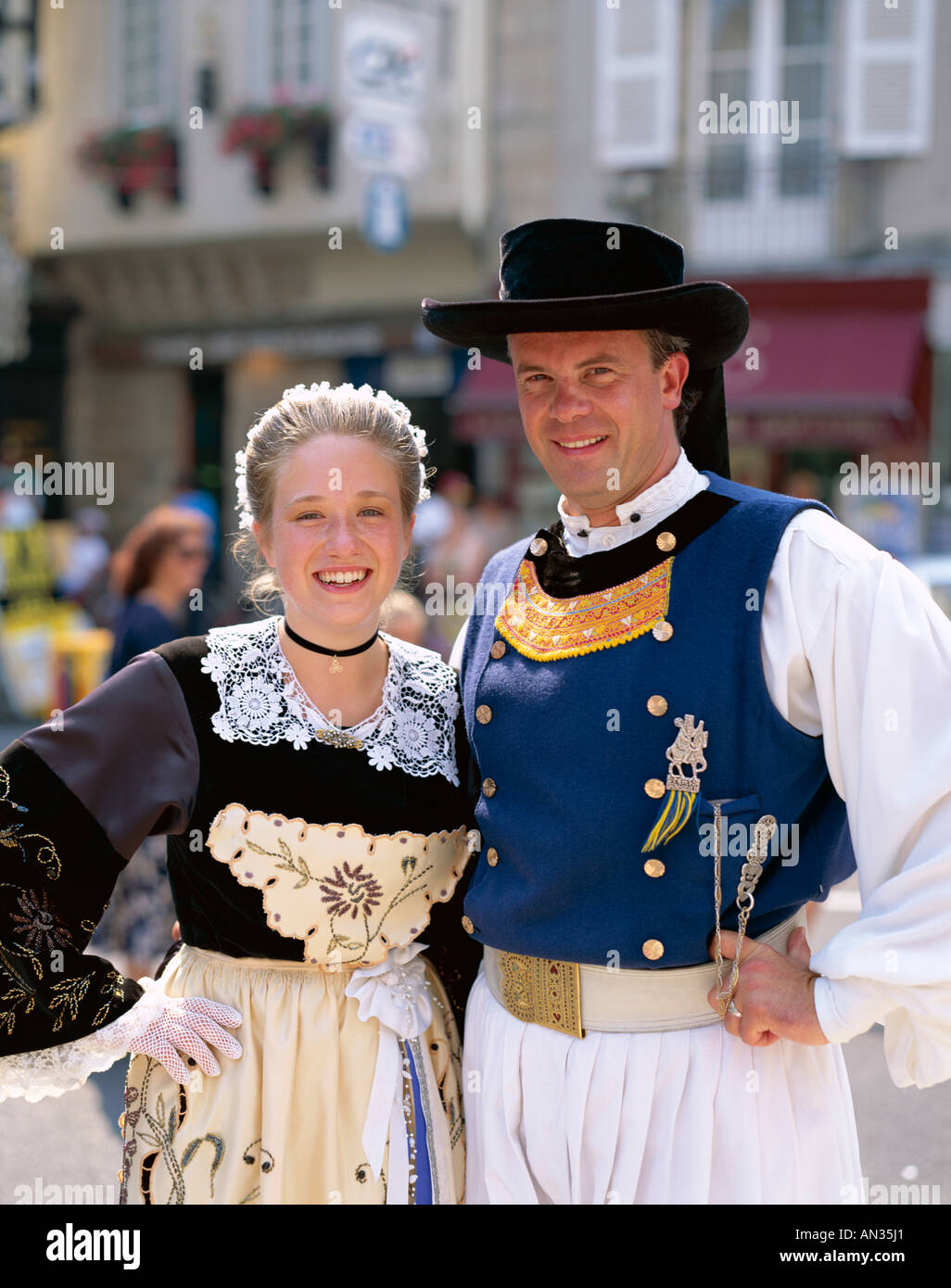 Breton Traditional Dress / Couple Dressed in Traditional Costume, Brittany,  France Stock Photo - Alamy