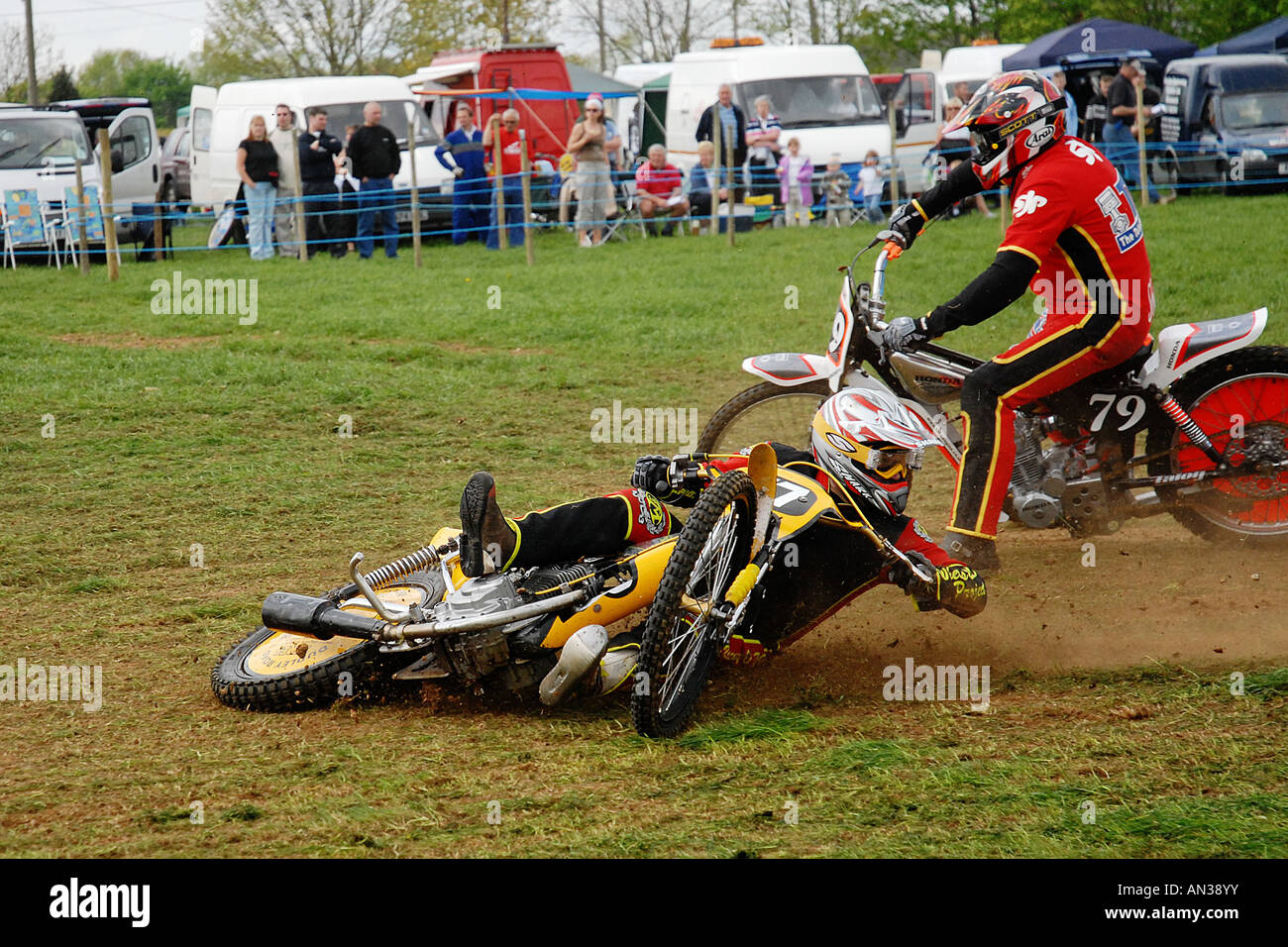 pic martin phelps 07 05 06 chippenham grass track racing at allington