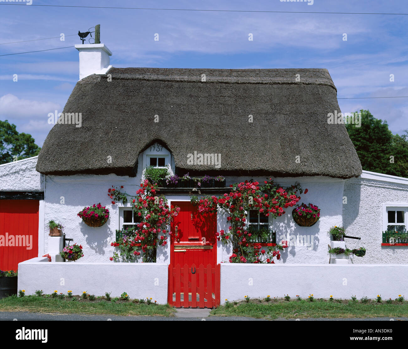 Traditional Thatched House County Waterford Ireland Stock Photo