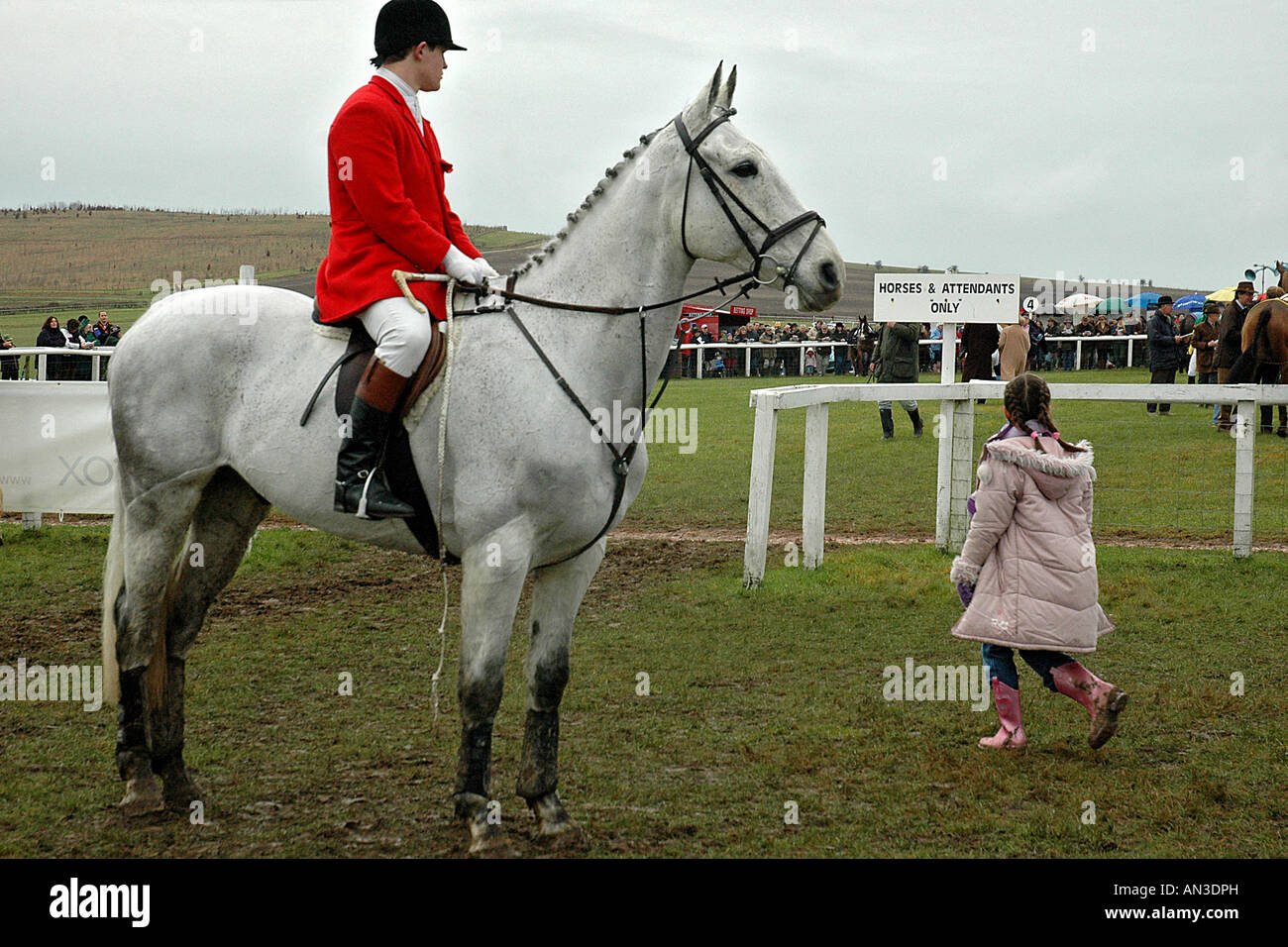 man on hunting horse in pink with small girl, at a point to point event barbury castle, wilts Stock Photo