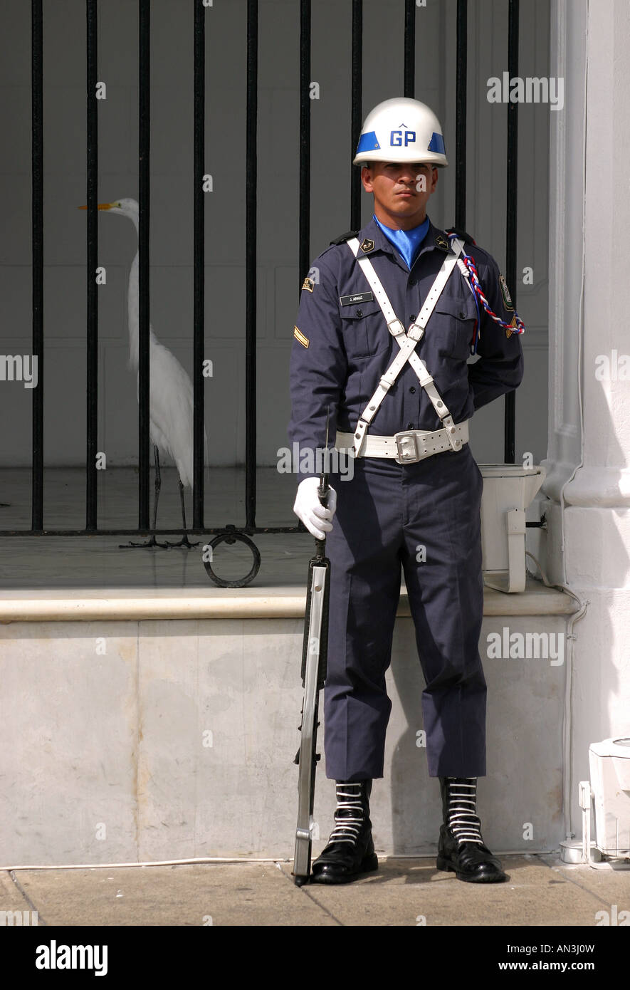 Policeman of the Presidential Guard at Panama City s Palacio de las Garzas Herron s Palace at the Casco Antiguo or Viejo Stock Photo