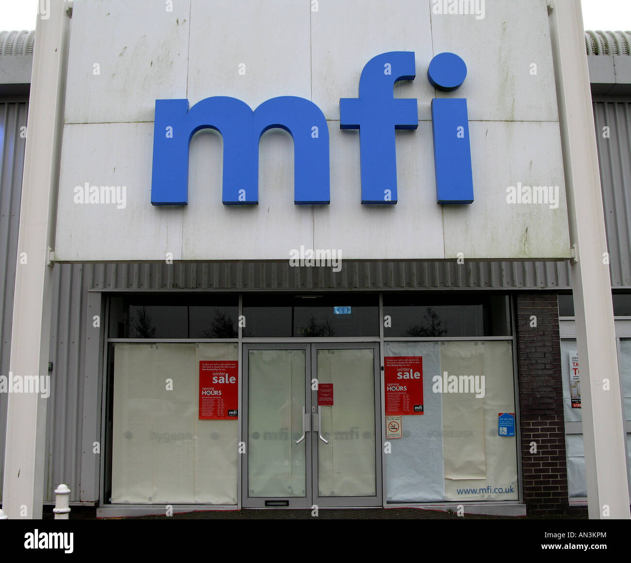 A closed MFI store with the windows boarded up in Merthyr Tydfil Stock Photo