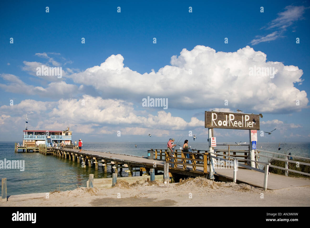 Rod and Reel Pier and restaurant on Anna Maria Island, Florida Stock Photo  - Alamy