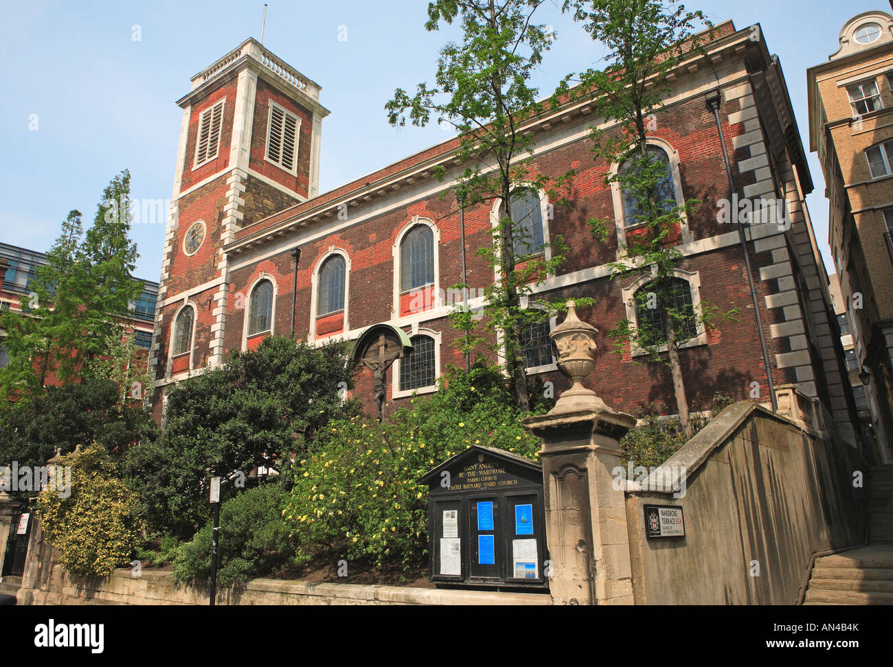 St Andrew S By The Wardrobe Ec4 Stock Photo 15407778 Alamy