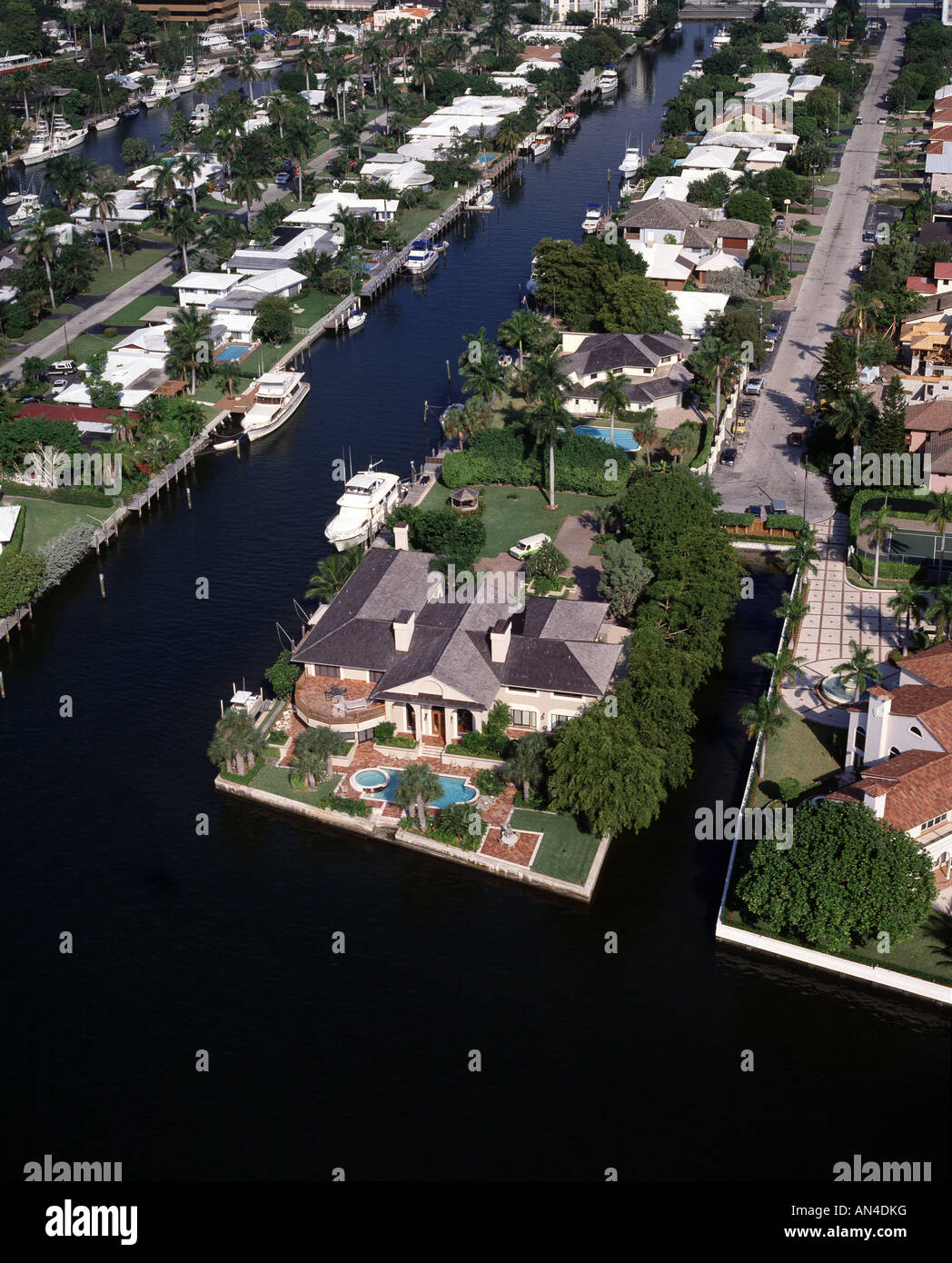 Gold coast canals hires stock photography and images Alamy