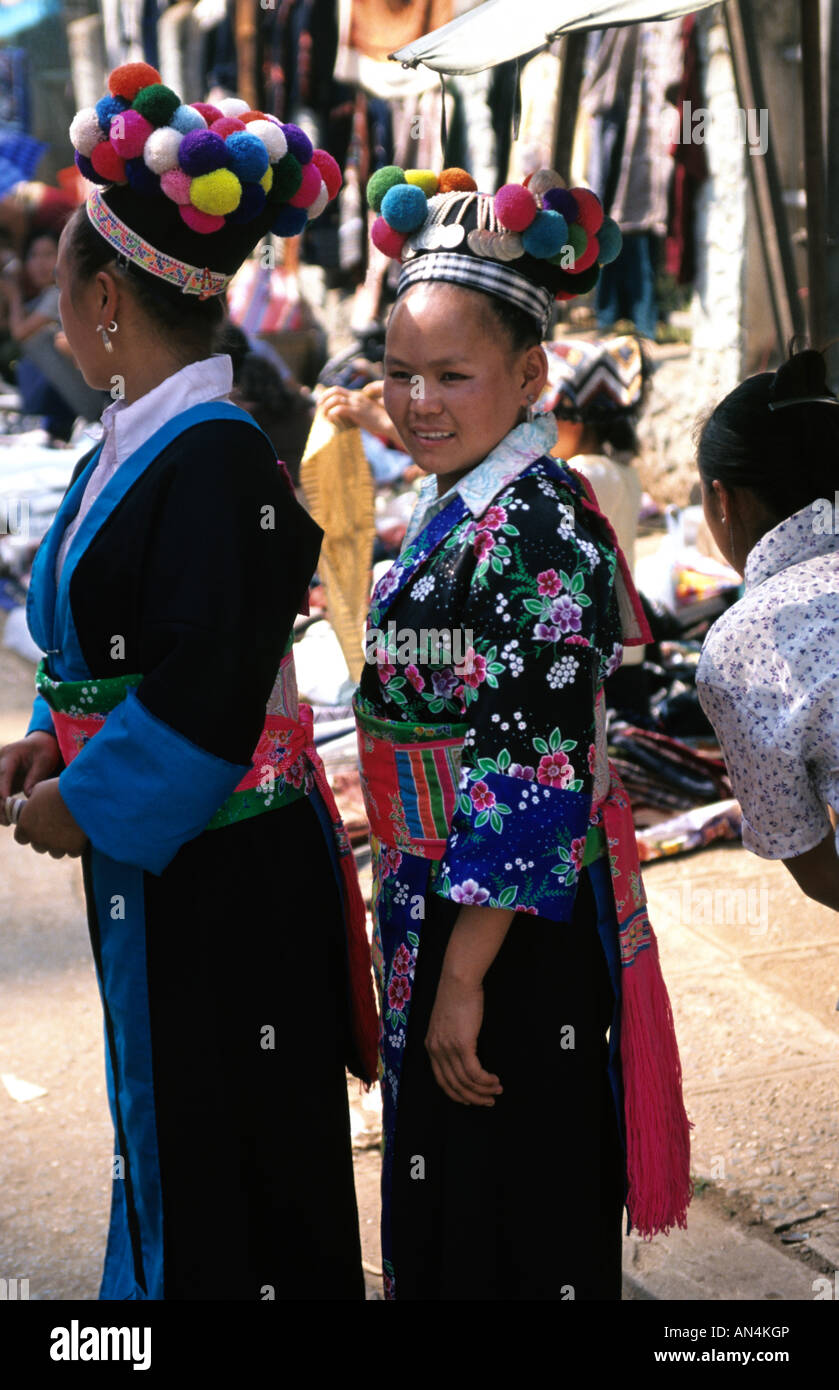 Hmong ladies hi-res stock photography and images - Alamy