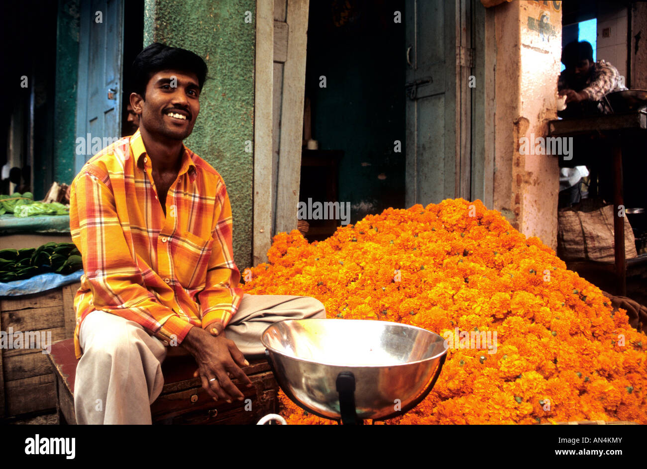 Flower seller in the flower market Stock Photo Alamy