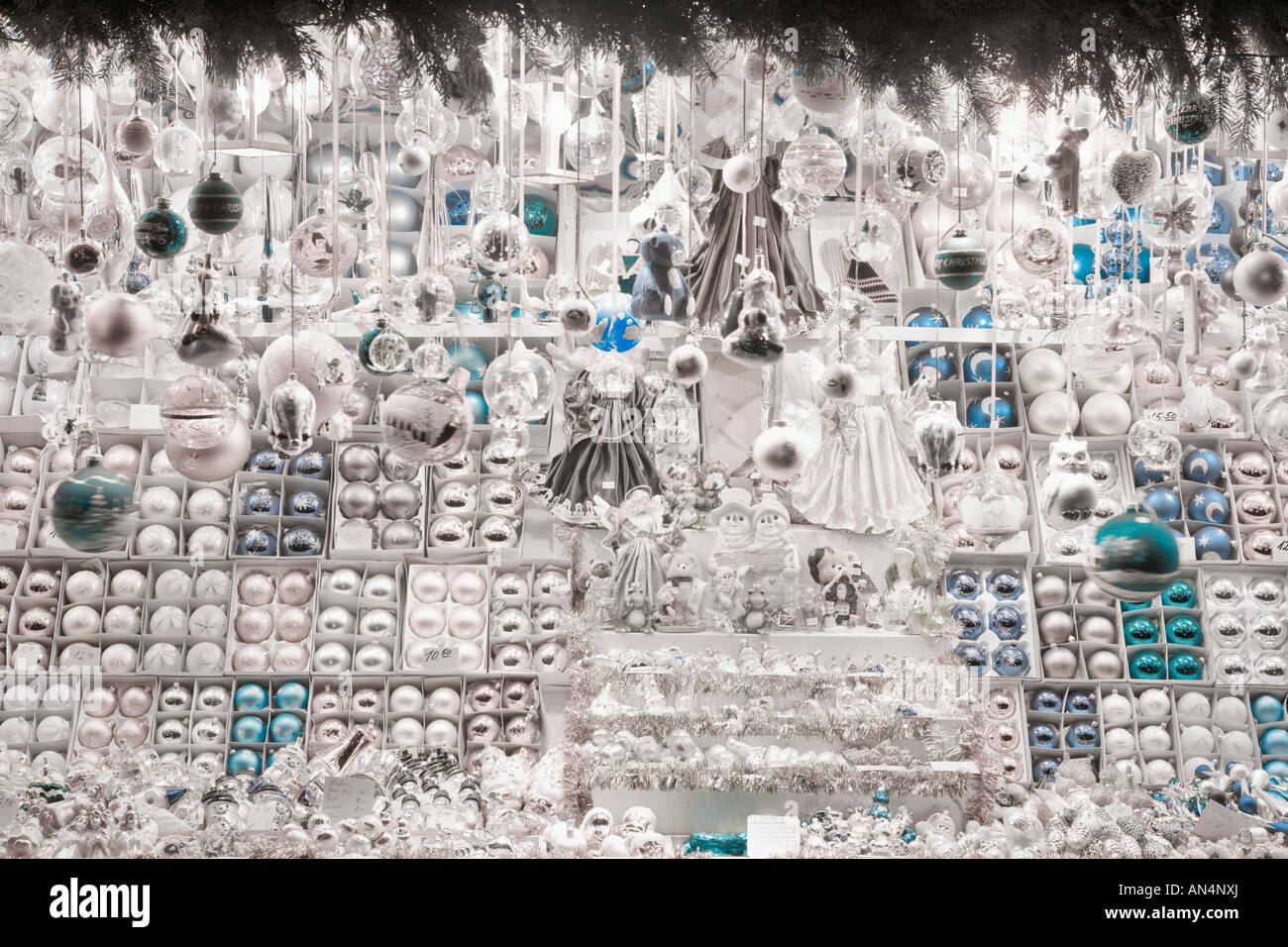 Greta Schmidt's intricate glass baubles