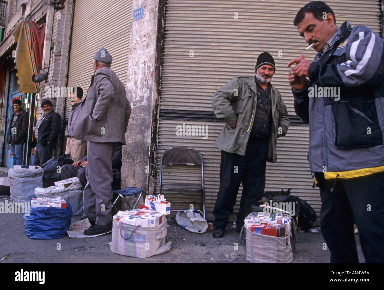 cigarette sellers Cigarette shops hi-res stock photography and images