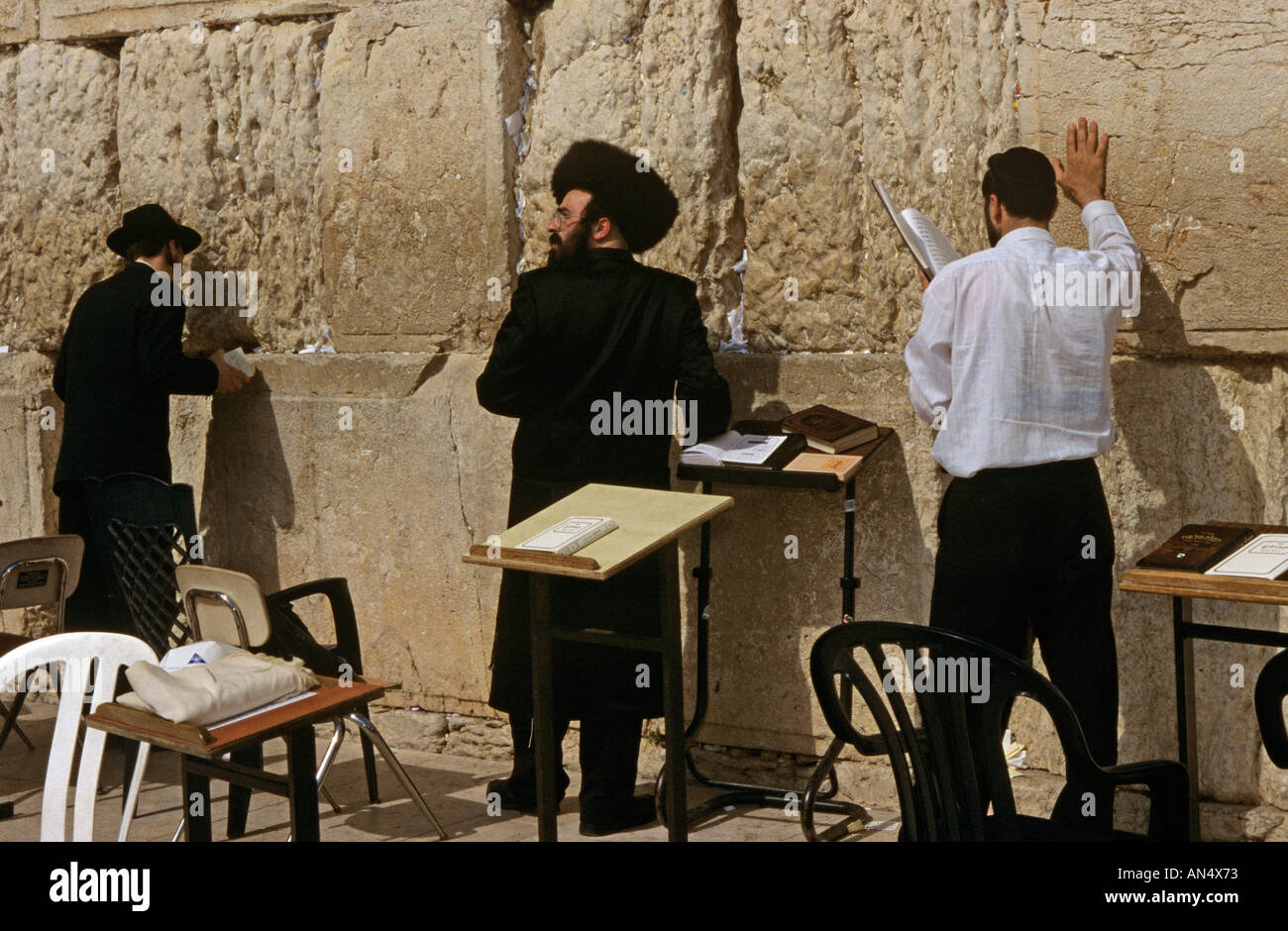 Men praying at the wailing wall Jerusalem Stock Photo