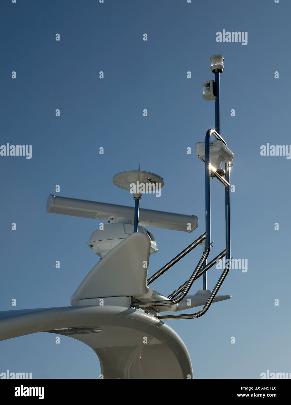 RADAR AND COMMUNICATIONS EQUIPMENT ON LUXURY OCEAN CRUISER Stock Photo ...