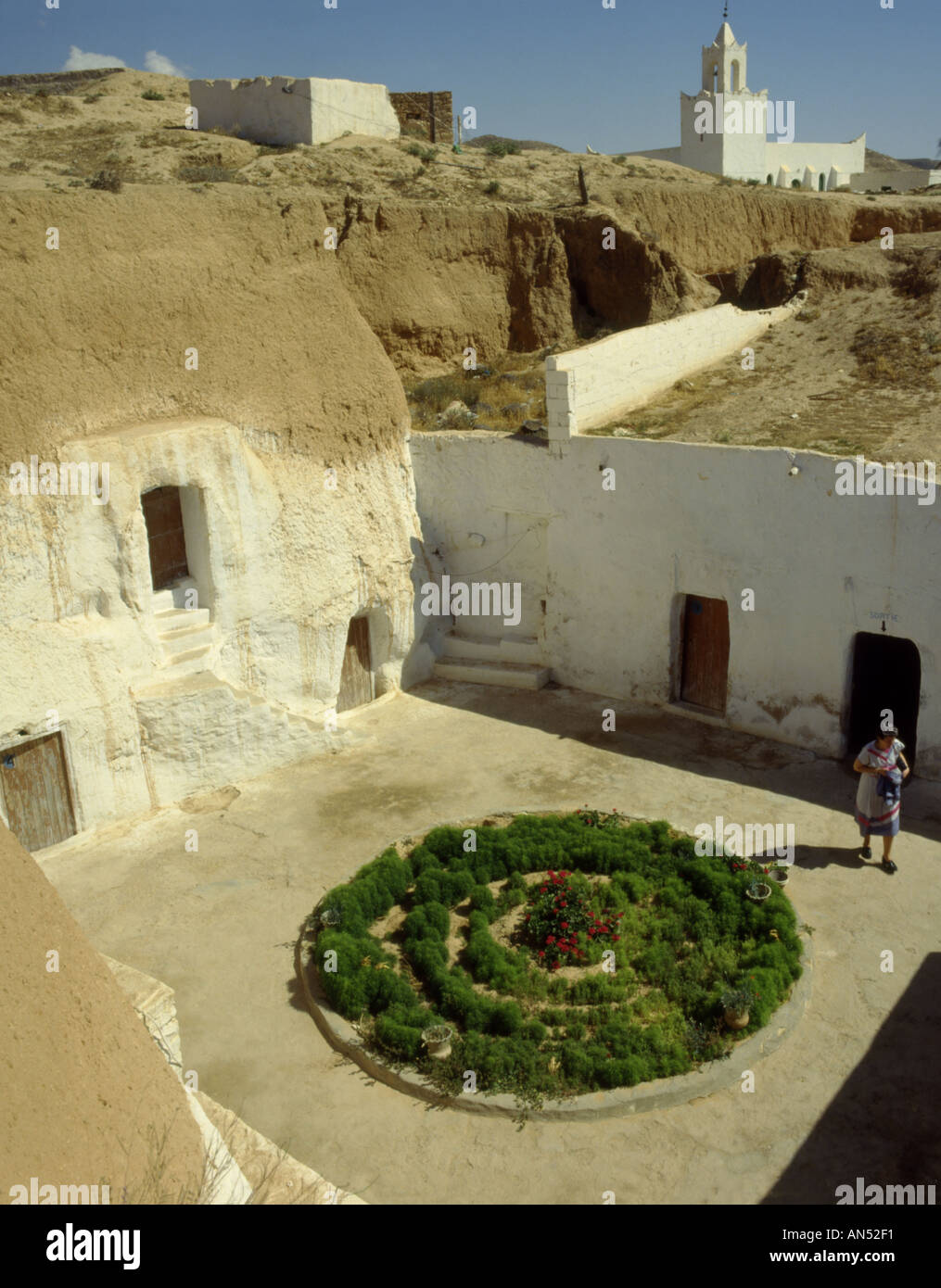 Underground matmata tunisia hotel hi-res stock photography and images ...
