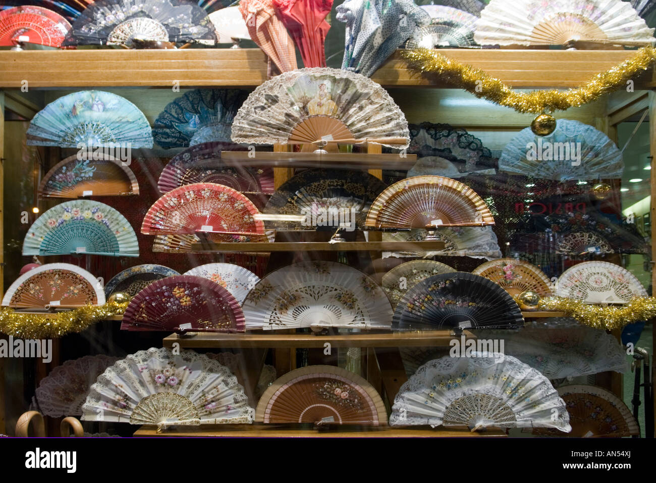A quaint hand fan display in Madrid (Spain). Une vitrine vieillotte présentant des éventails à main à Madrid (Espagne). Stock Photo