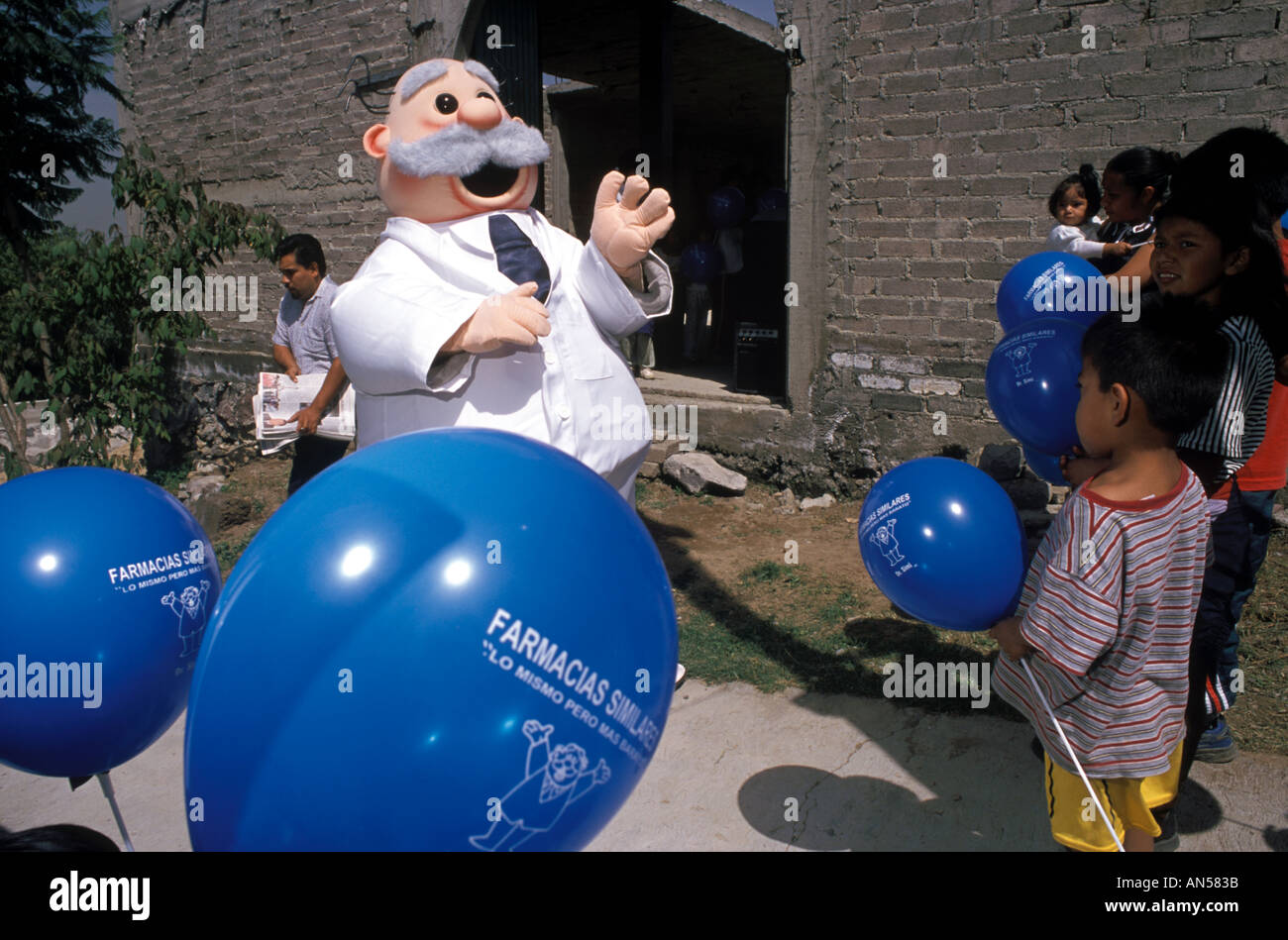 A community based educational program on health care in a lower class suburb of Mexico City by Farmacias Similares  Stock Photo