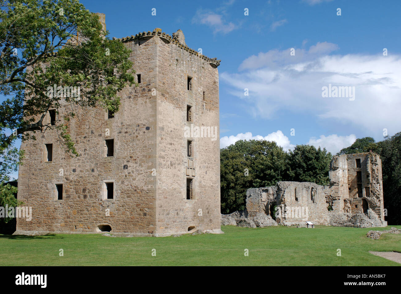 Spynie Palace once the fortified residence of the Bishops of Moray, Elgin.  XPL 3236-322 Stock Photo
