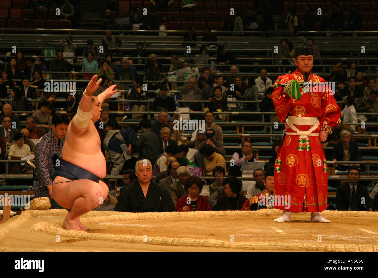 Sumo wrestling osaka japan hires stock photography and images Alamy