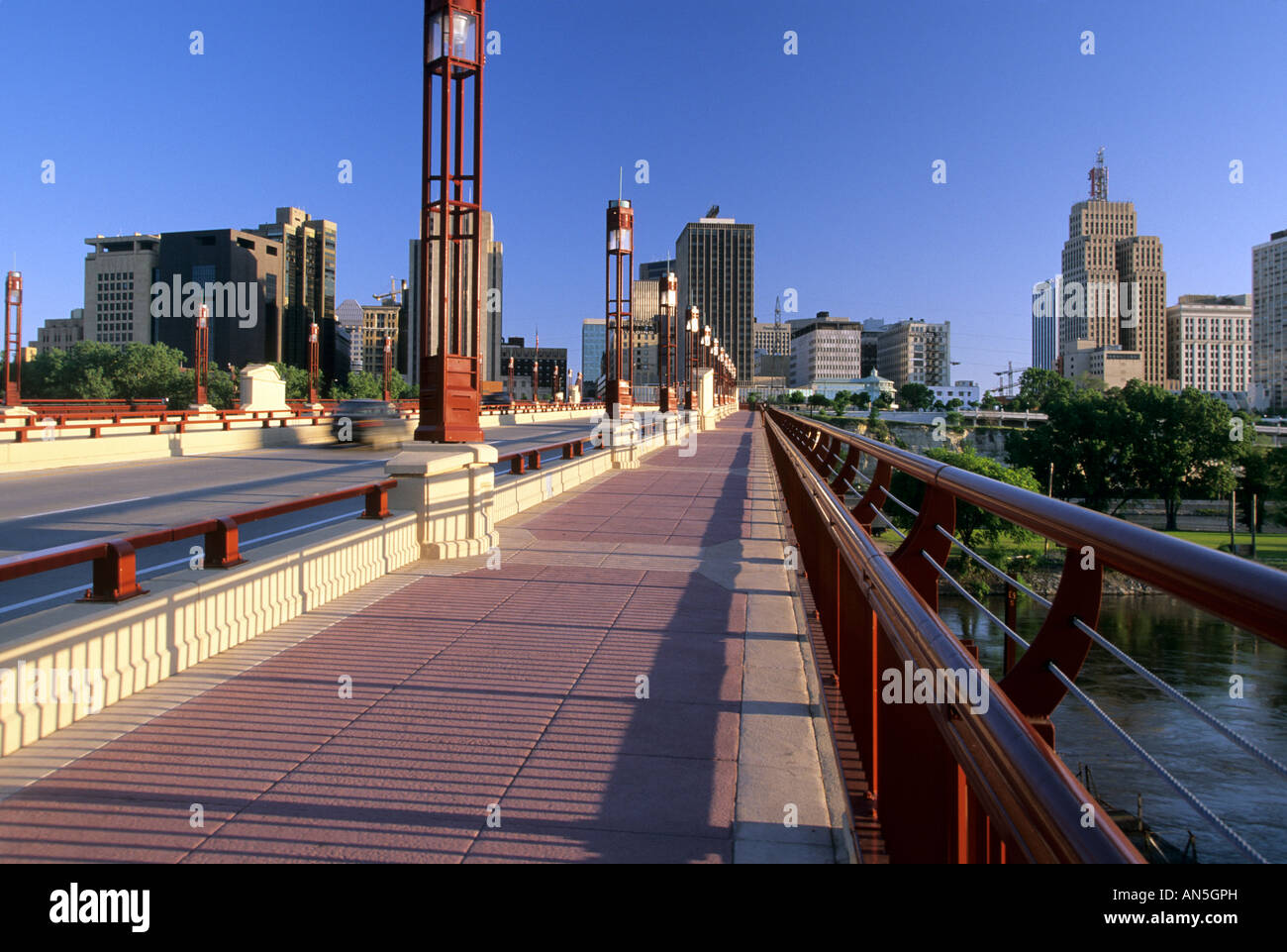 WABASHA BRIDGE OVER THE MISSISSIPPI RIVER LEADS TO DOWNTOWN ST.PAUL, MINNESOTA. SUMMER. Stock Photo