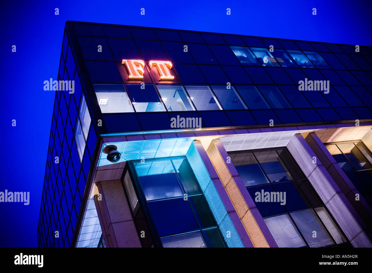 Financial Times Newspaper headquarters at dusk Stock Photo Alamy