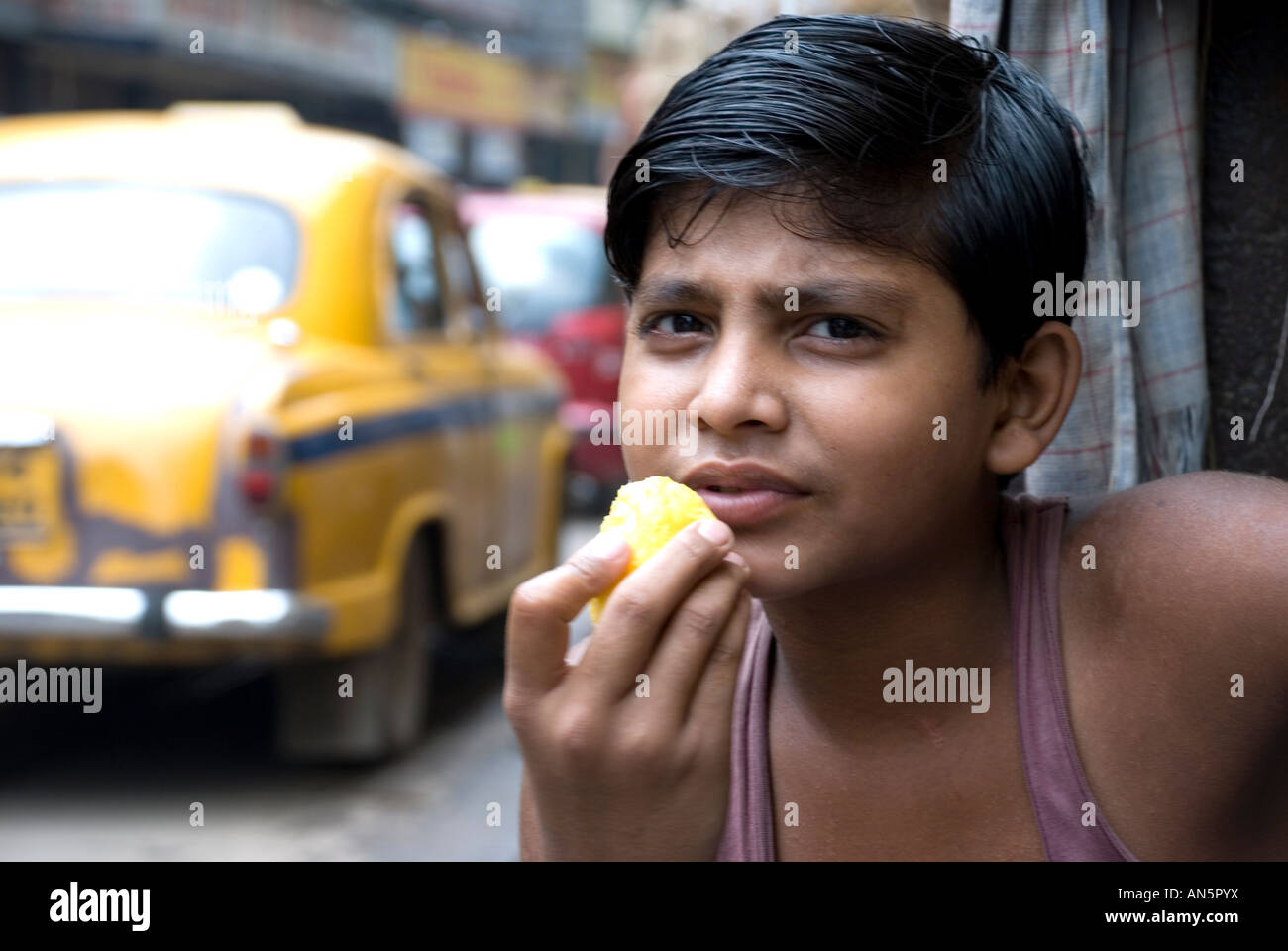 boy in chitpur street, kolkata, india Stock Photo - Alamy boy in chitpur street, kolkata, india Stock Photo - Alamy