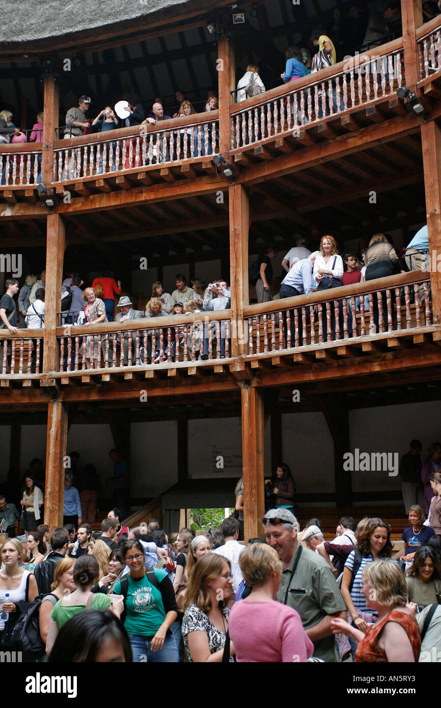 Shakespeare globe theatre audience hires stock photography and images