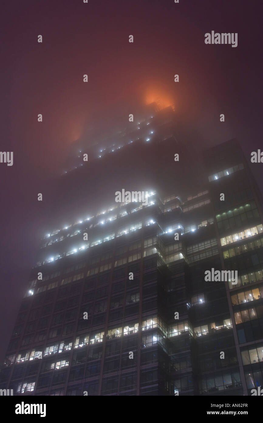 25 Canada Square, Citibank Headquarters Canary wharf Skyscraper Fog