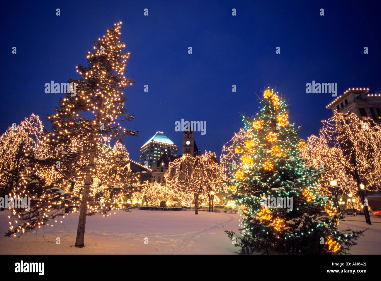 Rice Park St Paul Lights 2022 Christmas Eve Rice Park Saint Paul High Resolution Stock Photography And Images - Alamy
