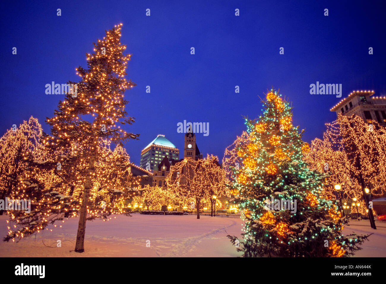 RICE PARK IN DOWNTOWN ST.PAUL, MINNESOTA DECORATED FOR THE HOLIDAY