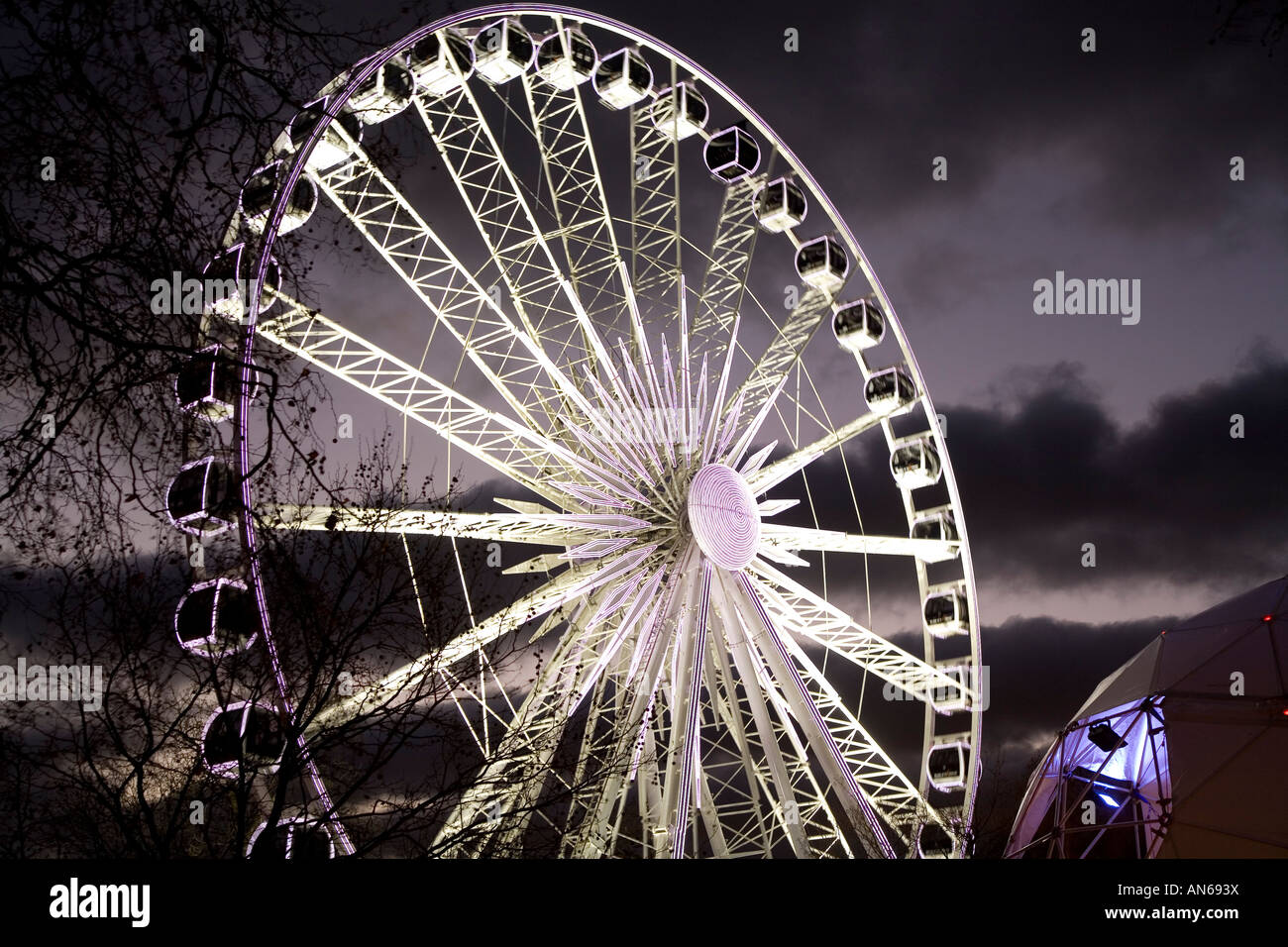 Giant Ferris Wheel At The Hyde park Winter Funfare London UK Europe Stock Photo