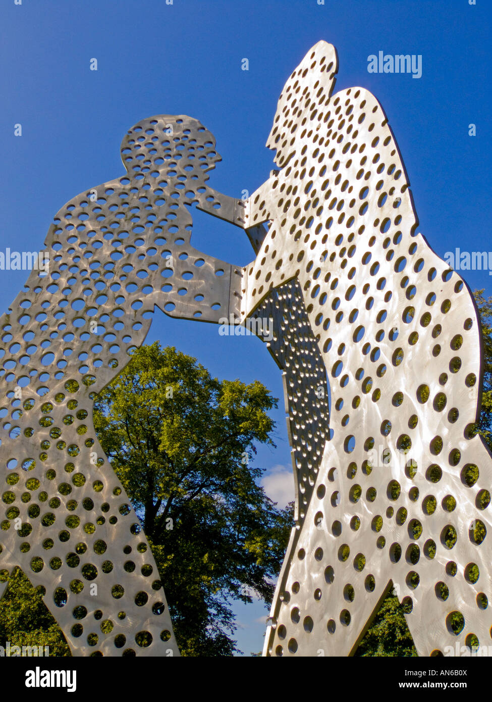 Yorkshire Sculpture Park Molecule Man Hi res Stock Photography And yorkshire-sculpture-park-molecule-man-hi-res-stock-photography-and