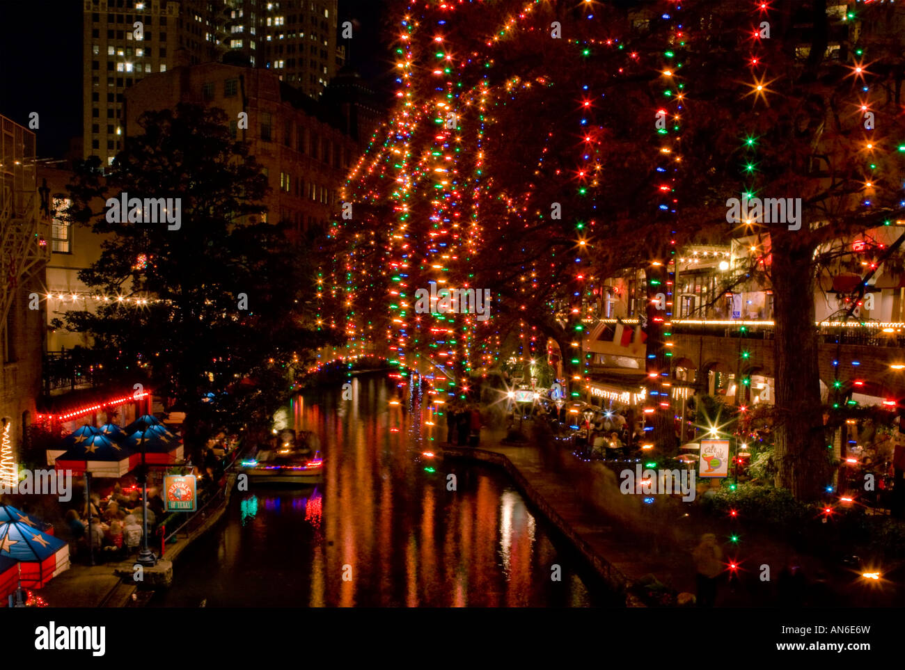 San antonio riverwalk christmas hires stock photography and images Alamy