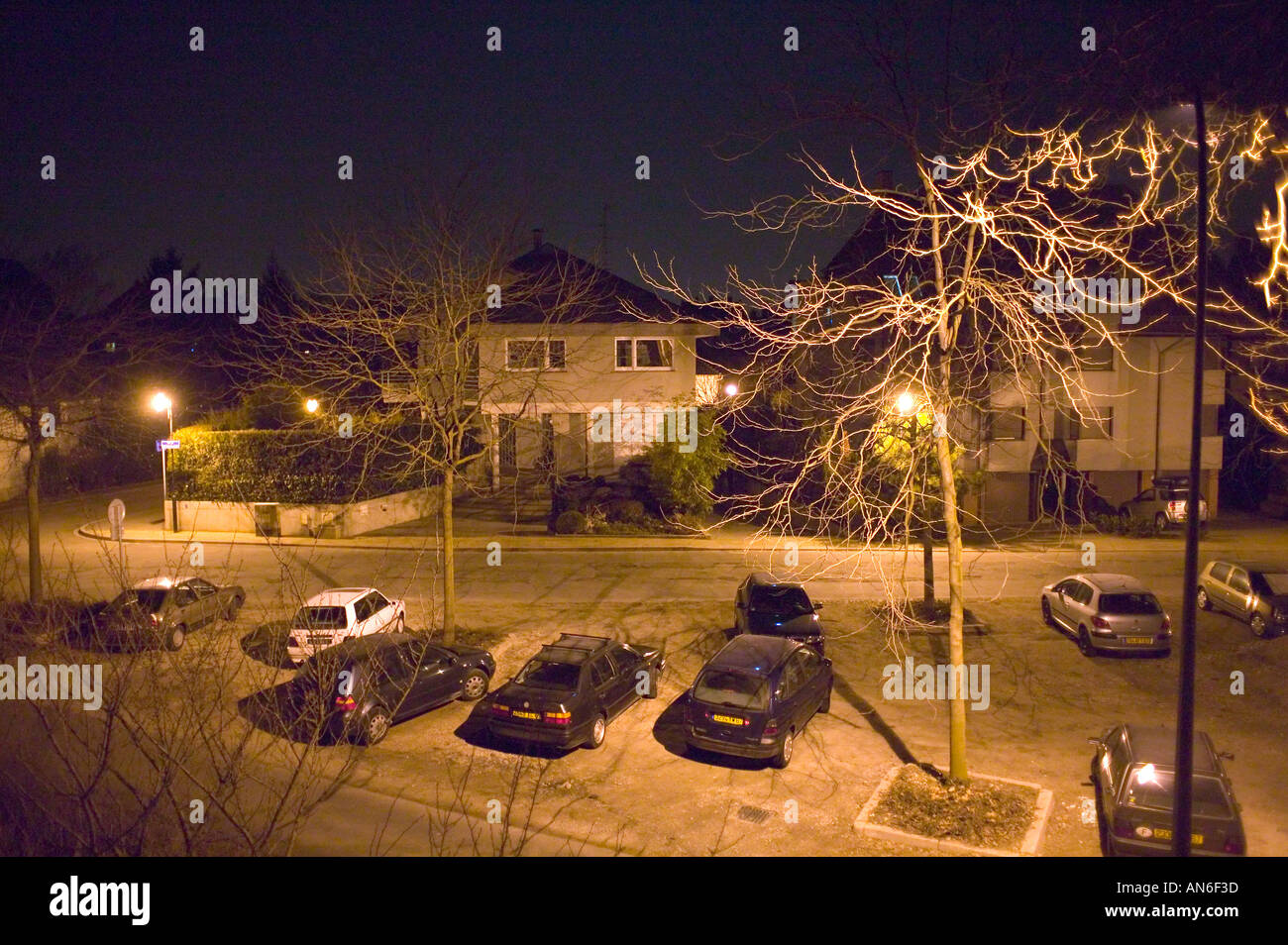 Car parked night light street hi-res stock photography and images - Alamy
