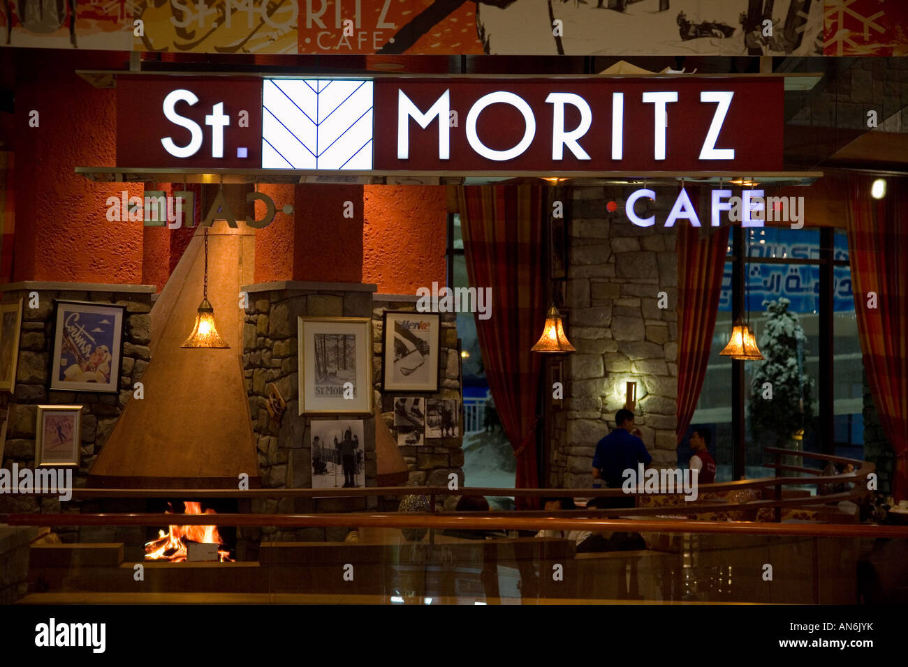 St Moritz Cafe im Skidom von Dubai St Moritz Caf in Dubai Ski Dome Stock Photo
