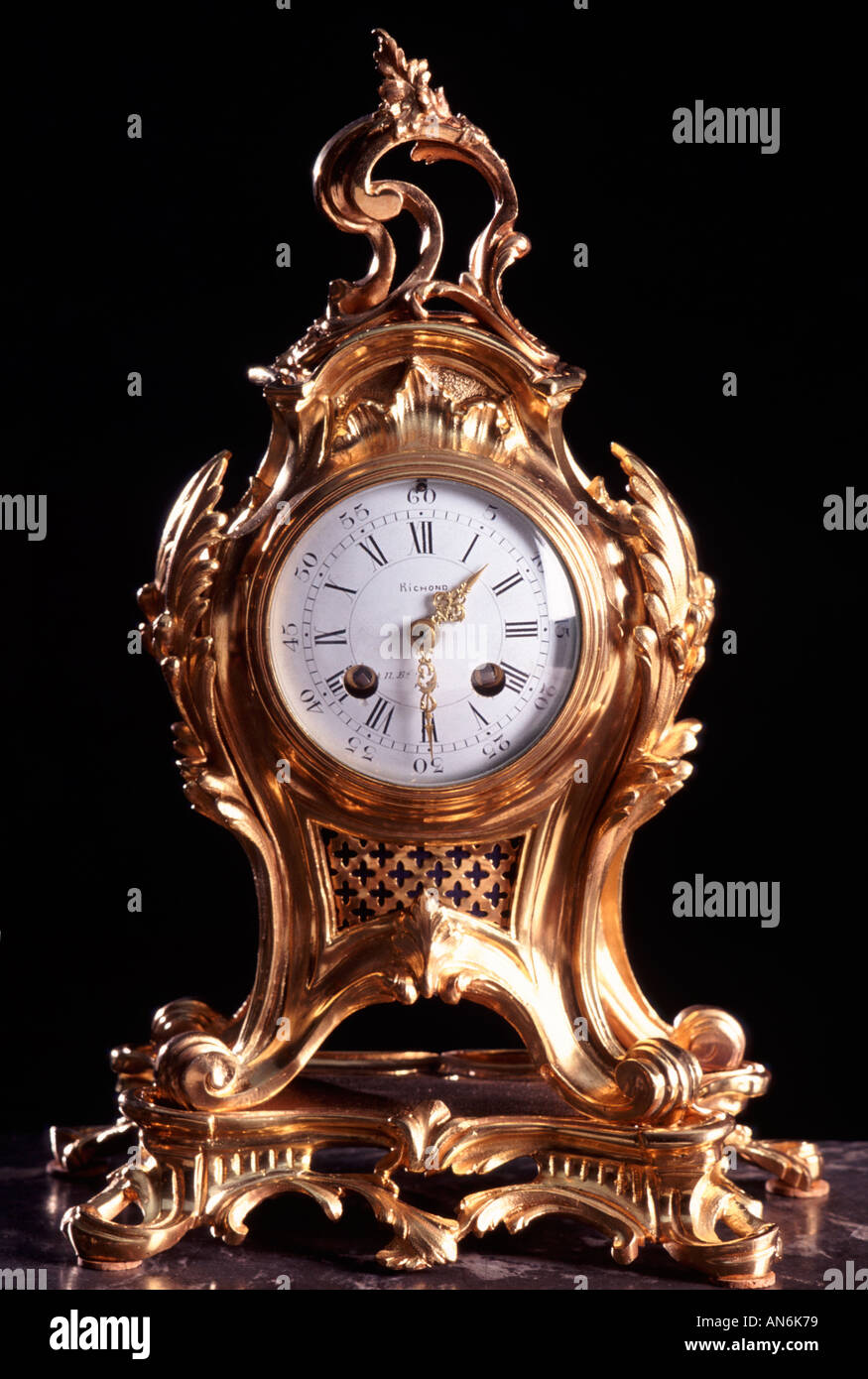 Antique clock hi-res stock photography and images - Alamy