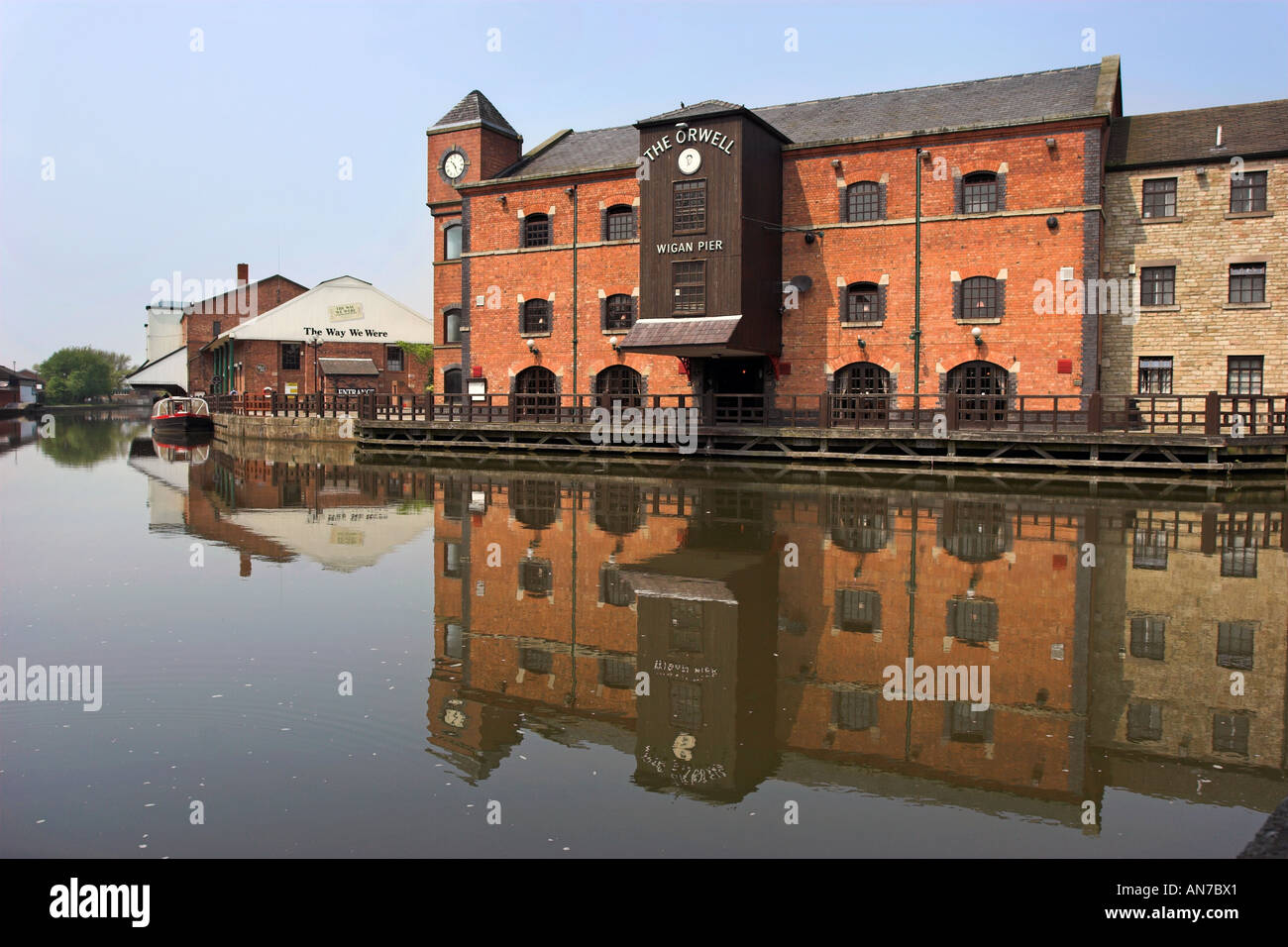 Wigan Pier heritage centre on the Leeds Liverpool Canal Stock Photo Alamy