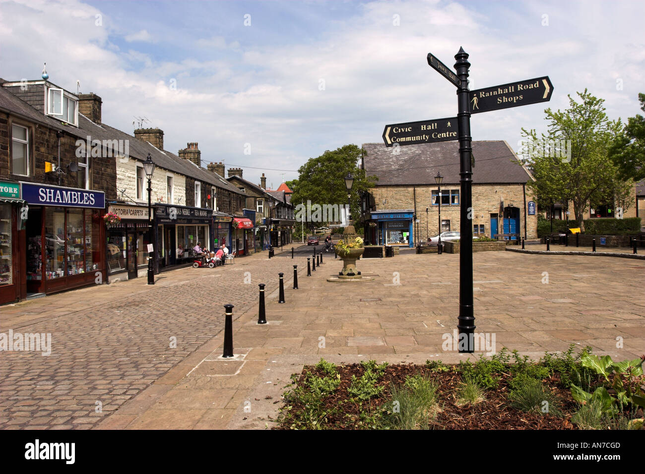 Barnoldswick town square on a Sunday afternoon Stock Photo Alamy