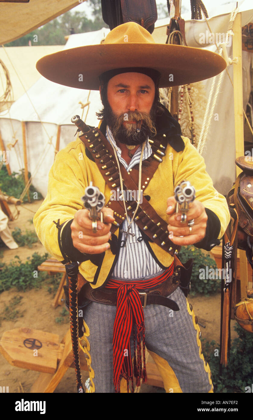 https://c8.alamy.com/comp/AN7EF2/reenactor-dressed-as-a-bandito-of-the-old-west-pointing-his-six-guns-AN7EF2.jpg