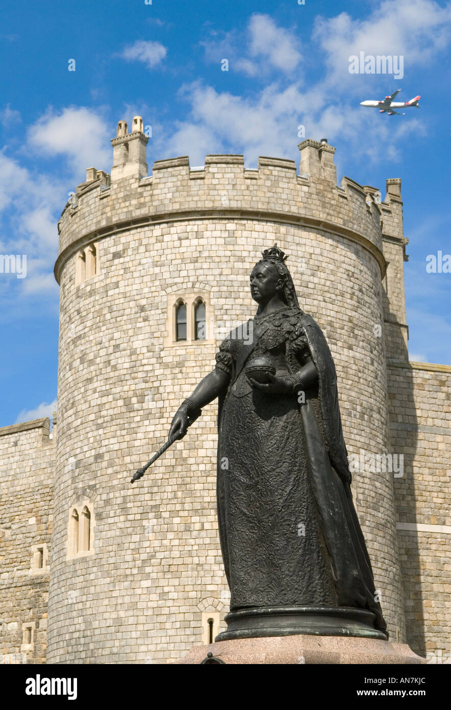 Statue of Queen Victoria in [Windsor High street] Windsor Castle Berkshire England HOMER SYKES Stock Photo