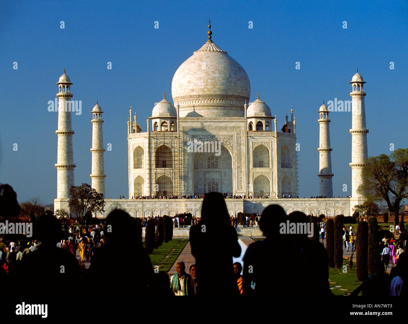 Tourist crowd at Taj Mahal Stock Photo - Alamy