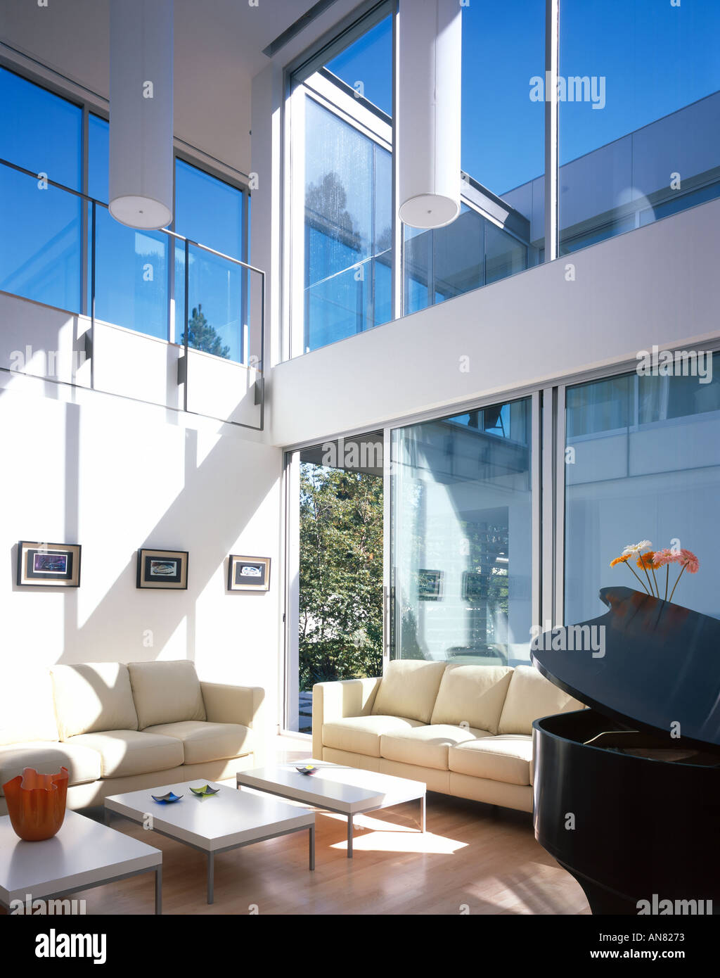 Oshry Residence, Bel Air, California. Double height living area. Architect: SPF Architects Stock Photo