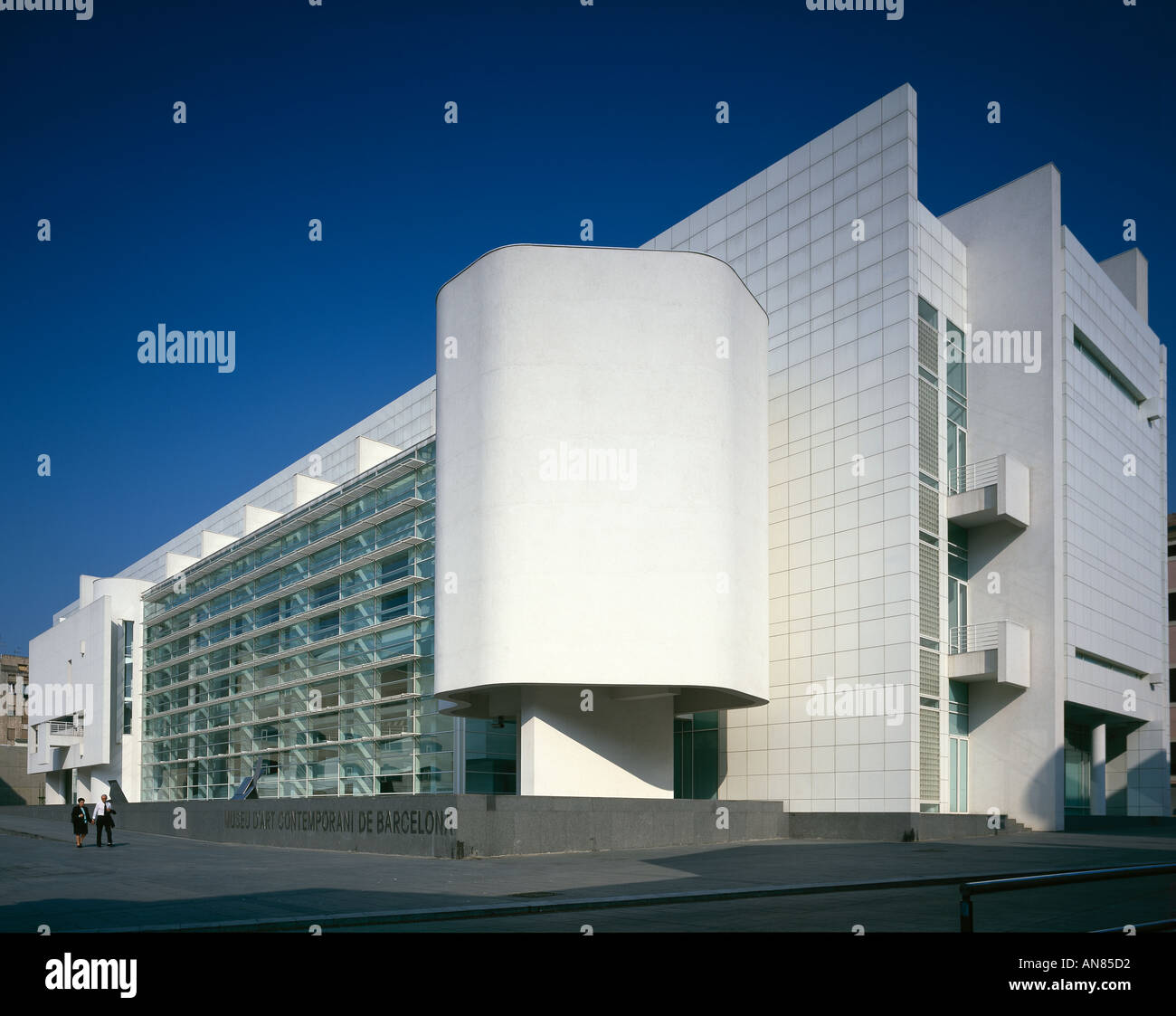 The Barcelona Museum of Contemporary Art, 1987-1995. Overall exterior. Architect: Richard Meier and Partners Stock Photo