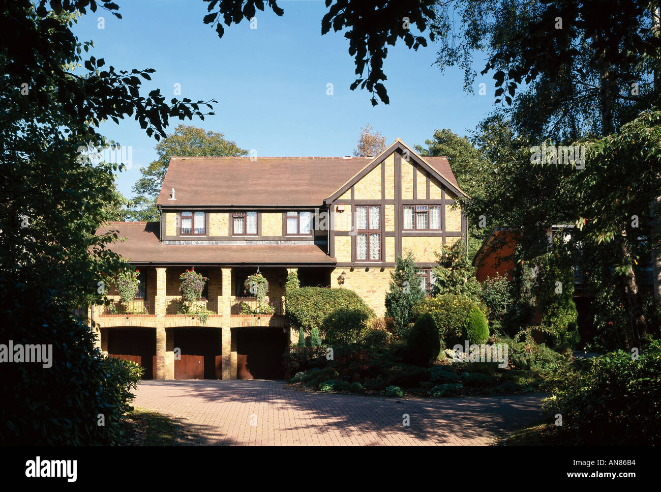 Detached house with garages, Chislehurst, Kent Stock Photo Alamy