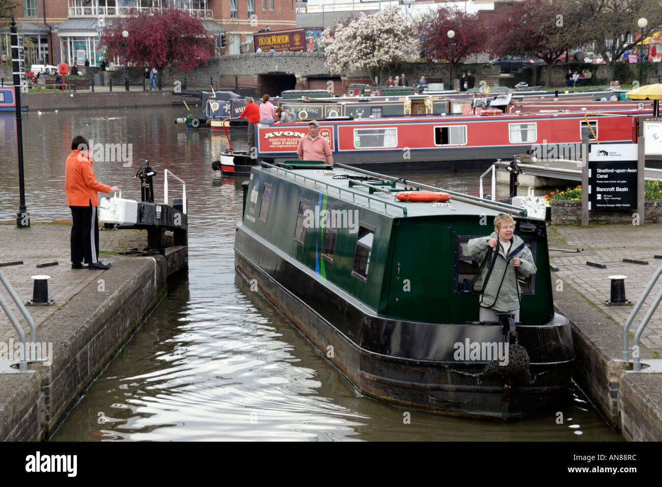 Steering a narrow boat hi-res stock photography and images - Alamy