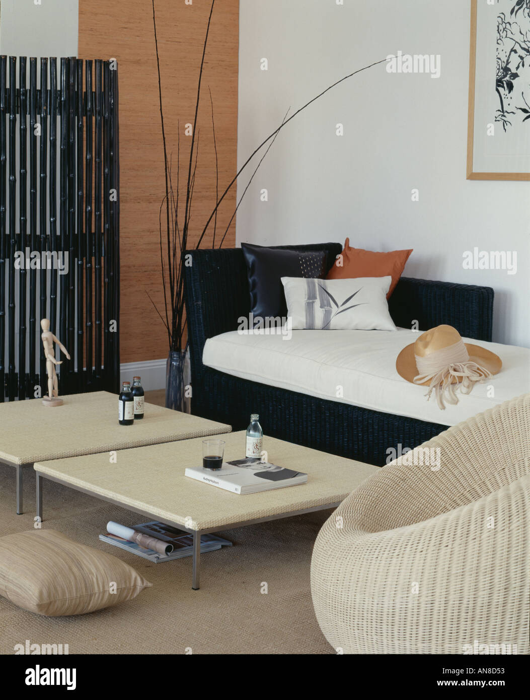 Japanese style sitting room Stock Photo - Alamy