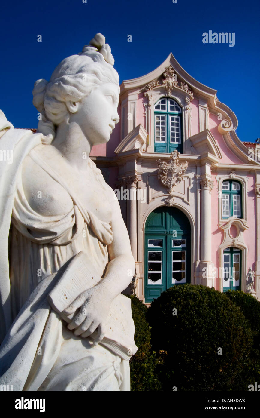 QUELUZ PORTUGAL Classical female figure in the French style formal gardens of the Palacio Nacional de Queluz Stock Photo