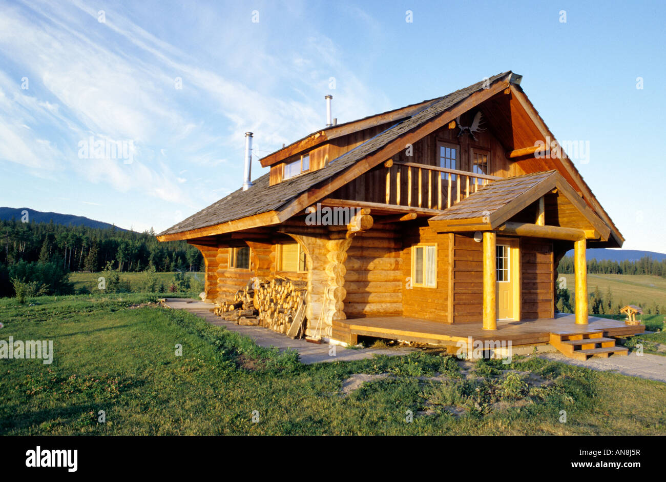 Log cabin Echo Valley Ranch & Spa, Clinton, British Columbia Canada Stock Photo