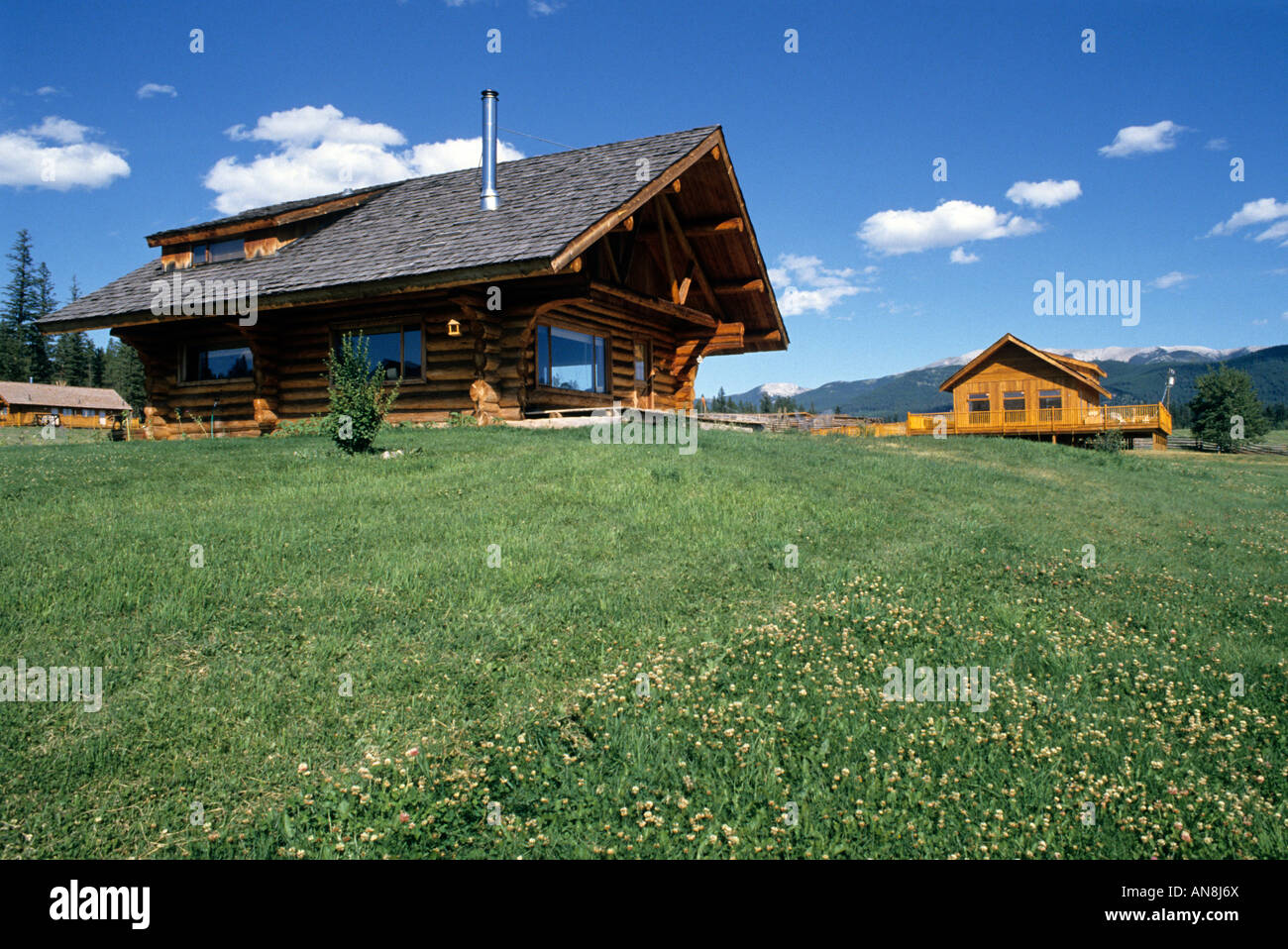 Log cabin Echo Valley Ranch & Spa, Clinton, British Columbia Canada Stock Photo
