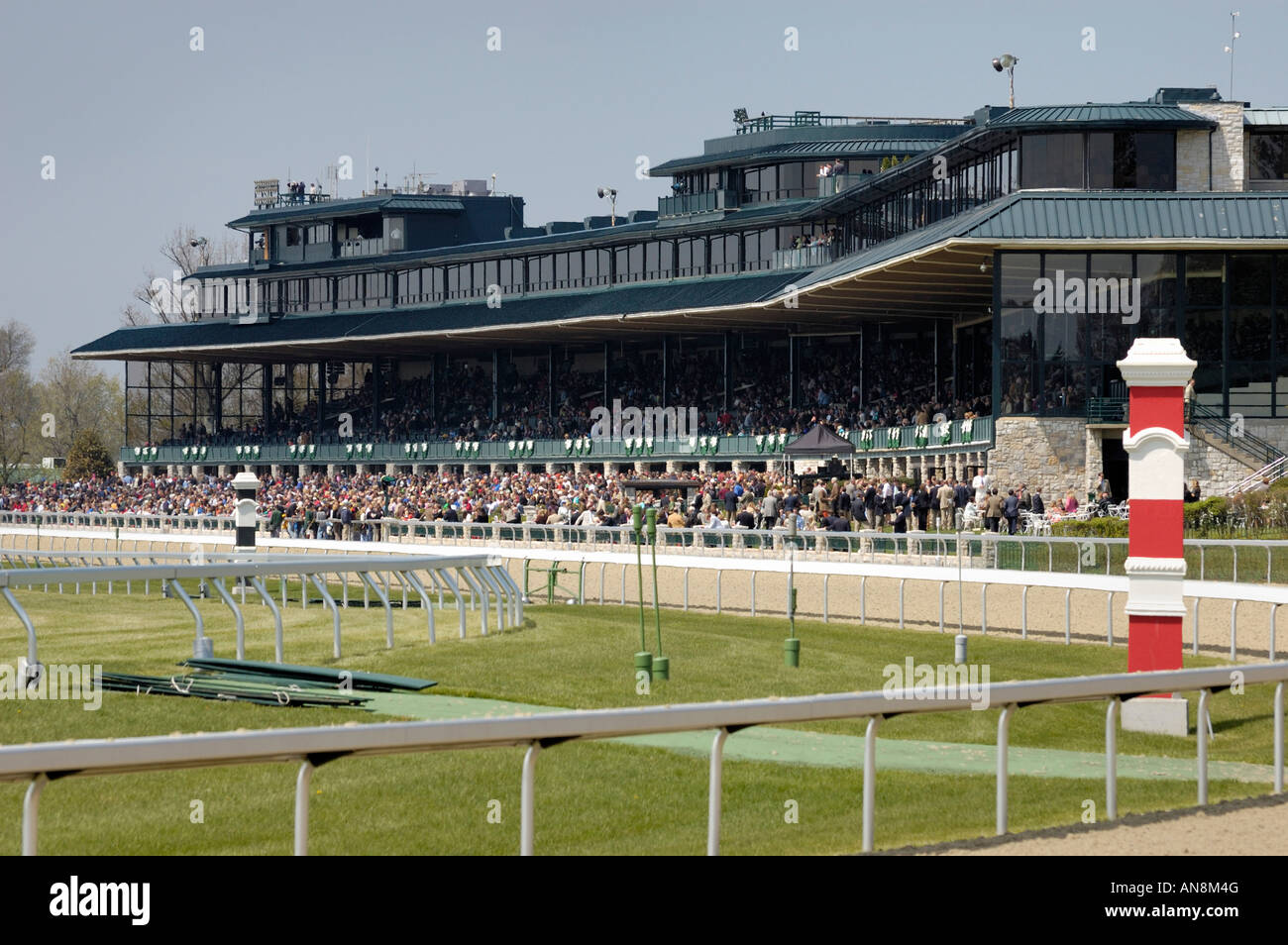 Thoroughbred horse racing at the Spring meet at the Keeneland track in