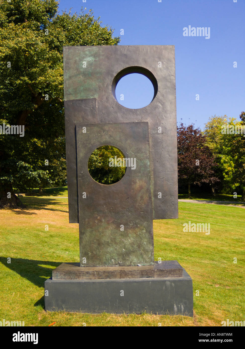 Sculpture in yorkshire sculpture park hi-res stock photography and ...
